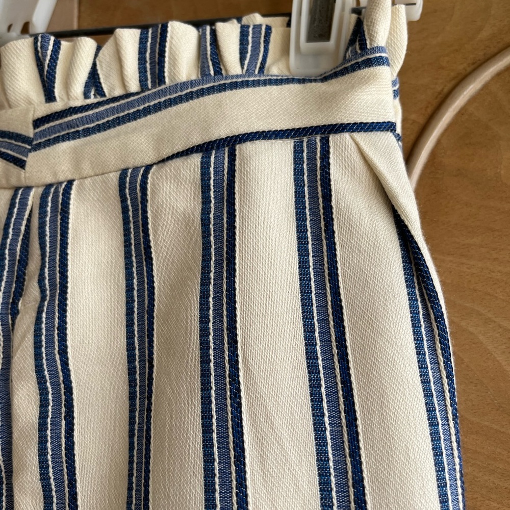 Express NEW ankle, high rise, “paperbag”ruffled waist, 10R pant - Picture 3 of 15